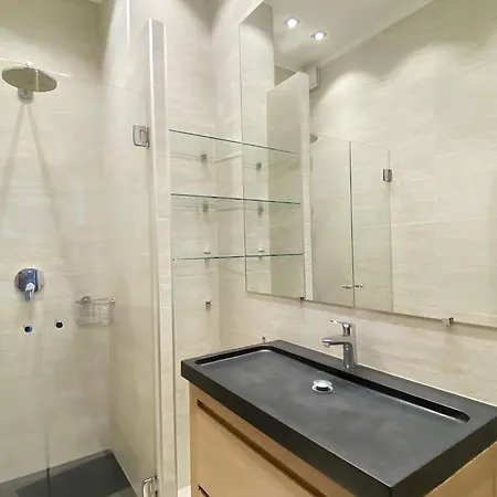 Louis By Terrys Homes * קאן