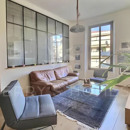 Louis By Terrys Homes דירה